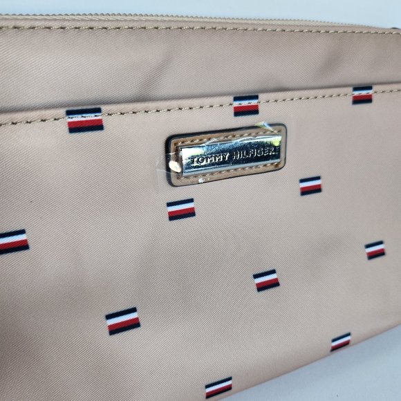 Tommy Hilfiger Tan Cosmetics Bag, Wristlet, Clutch, Small Bag - New with Tags - Picture 3 of 6